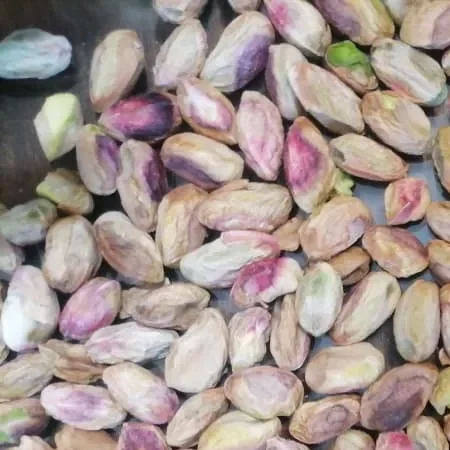 مغز پسته فندقی